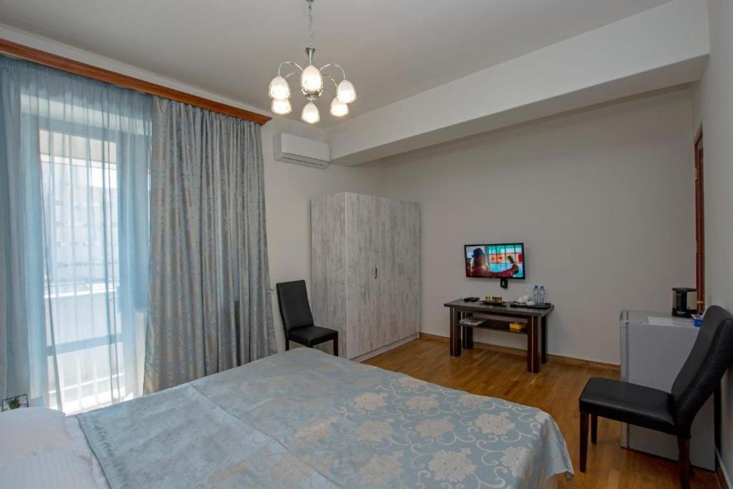 Hotel Season Ереван Экстерьер фото
