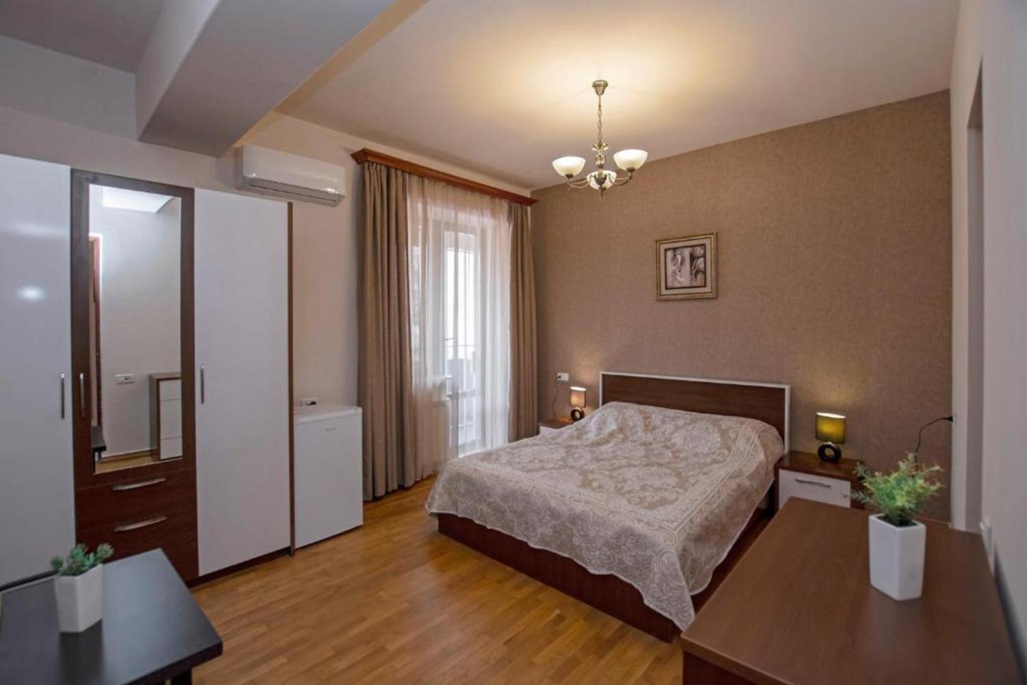 Hotel Season Ереван Экстерьер фото