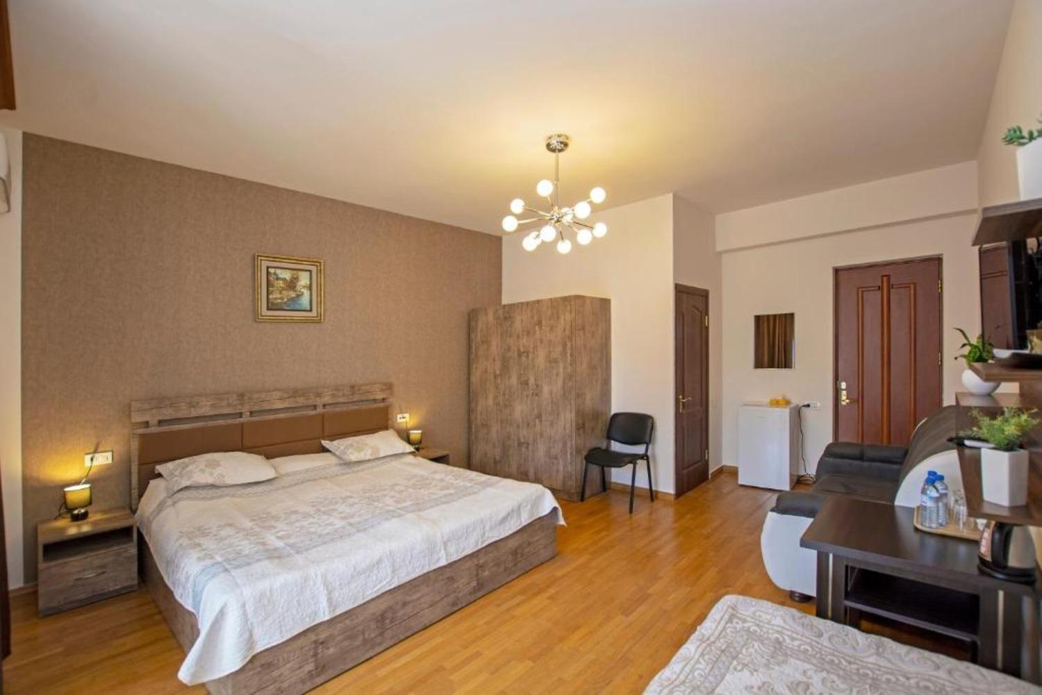 Hotel Season Ереван Экстерьер фото